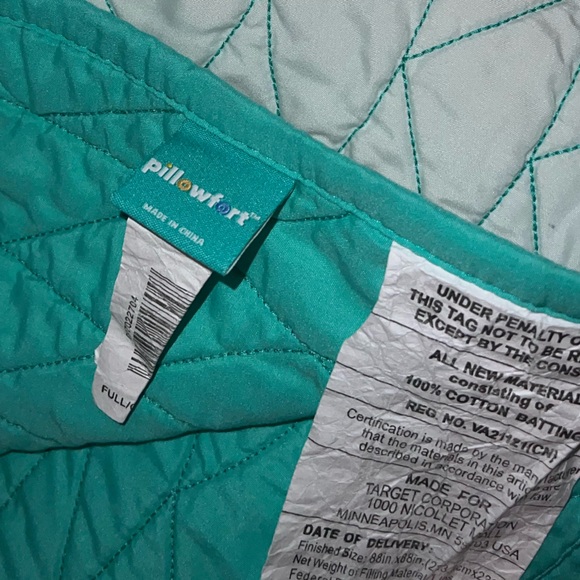 Pillowfort Full Size Comforter - Picture 2 of 2